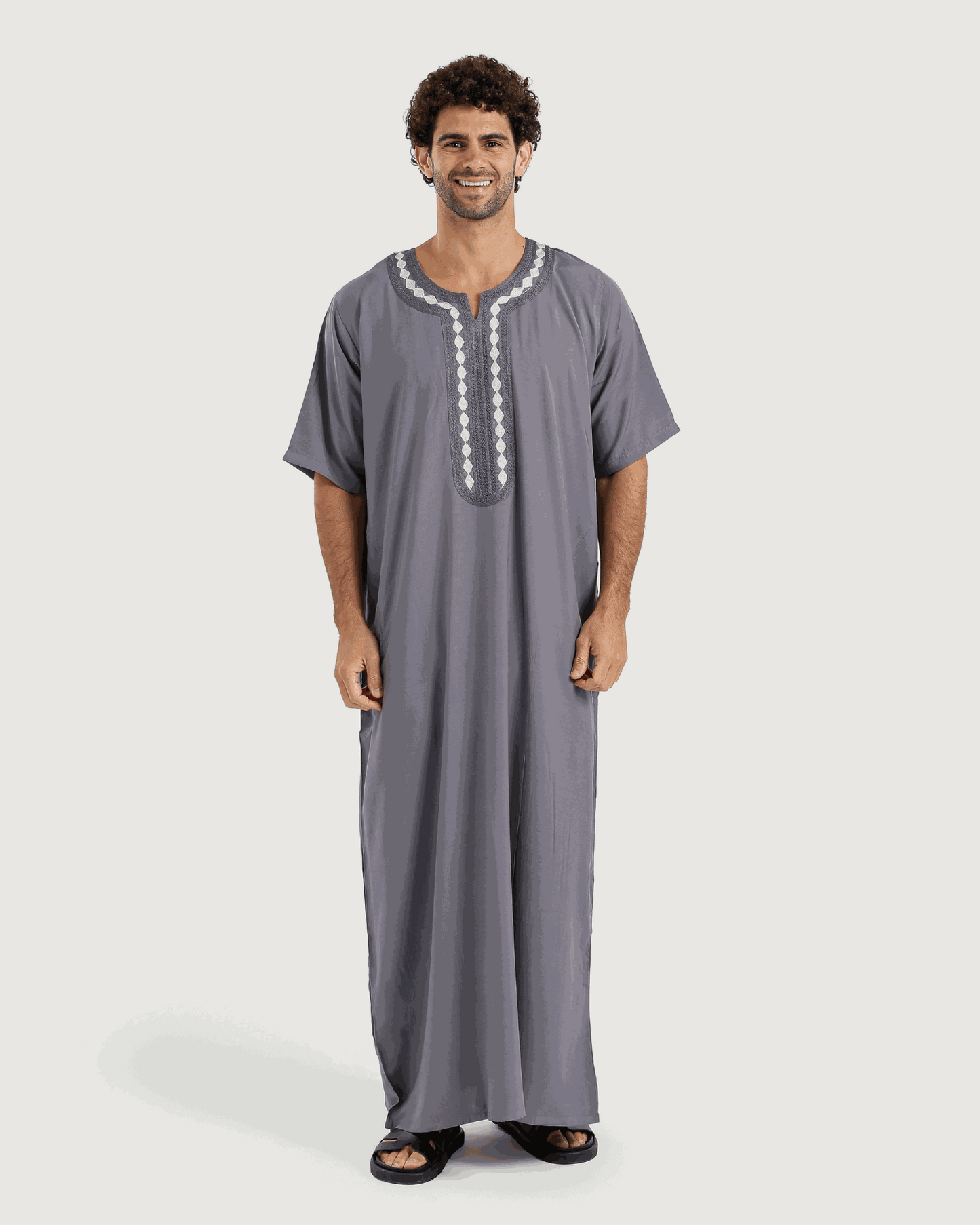 عبايه رجالي نص كم سادة مطرزة 02
