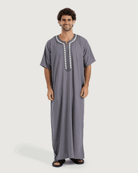 عبايه رجالي نص كم سادة مطرزة 02