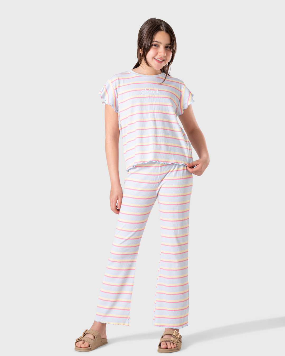 طقم بناتي مخطط بألوان مبهجة