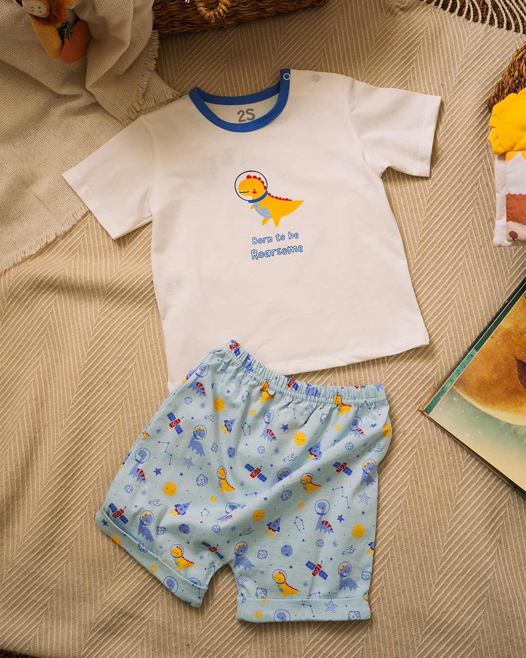 Baby outfit with space dinosaurs