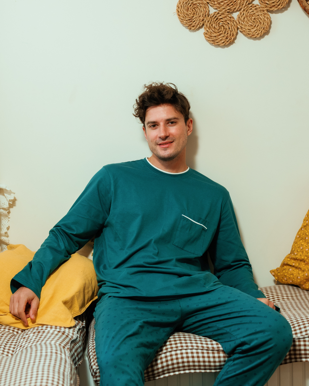 بيجاما رجالي بكم طويل و بنطلون مطبوع اشكال هندسيه