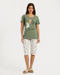 بيجامة حريمي نص كم مع بنطلون كابري