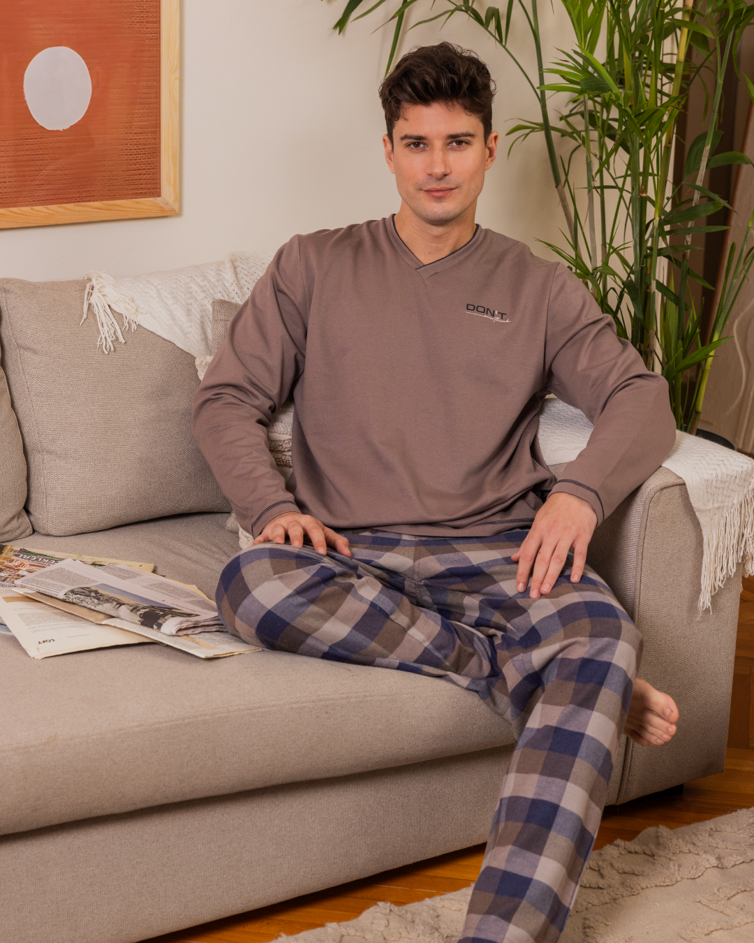 Chest pocket and V-neck check pants Men's pajamas Plain long-sleeved T-shirt with collar