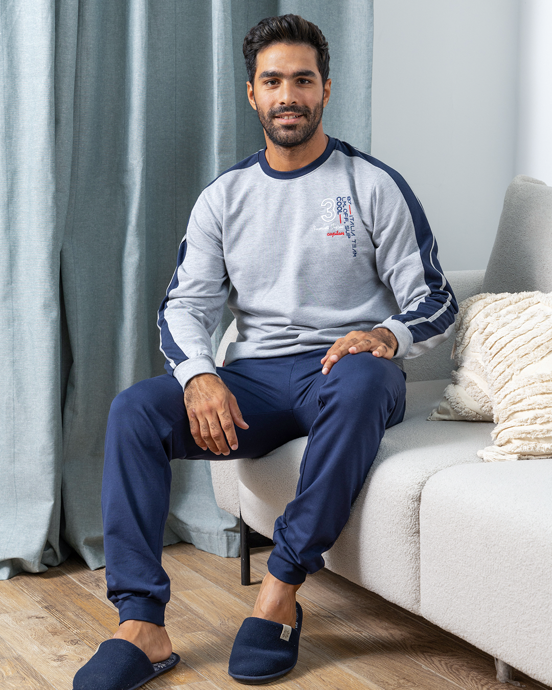 Men's pajamas, round shoulder + sleeve embroidery