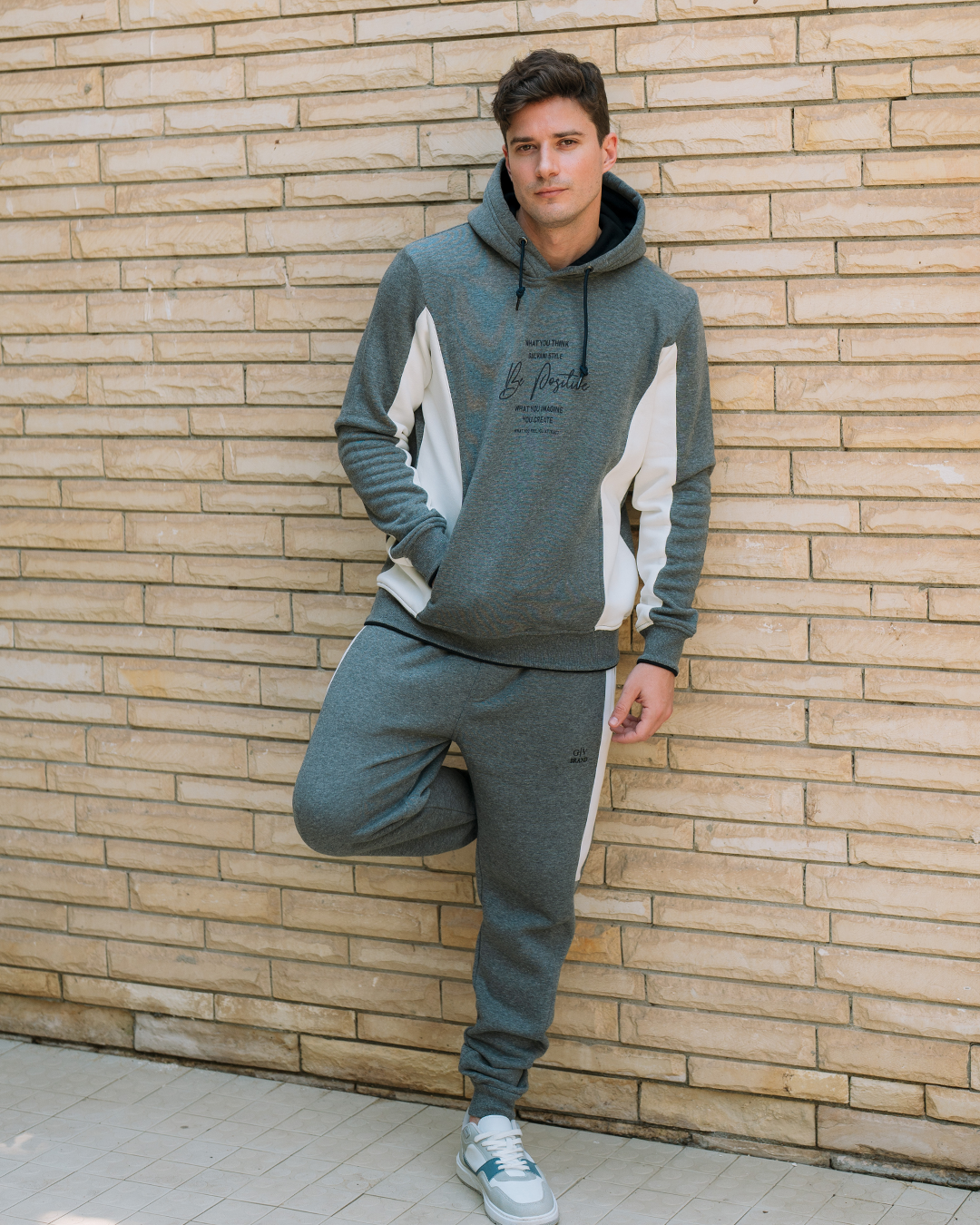 Be positive Men's pajamas with hood and pockets, printed on the chest