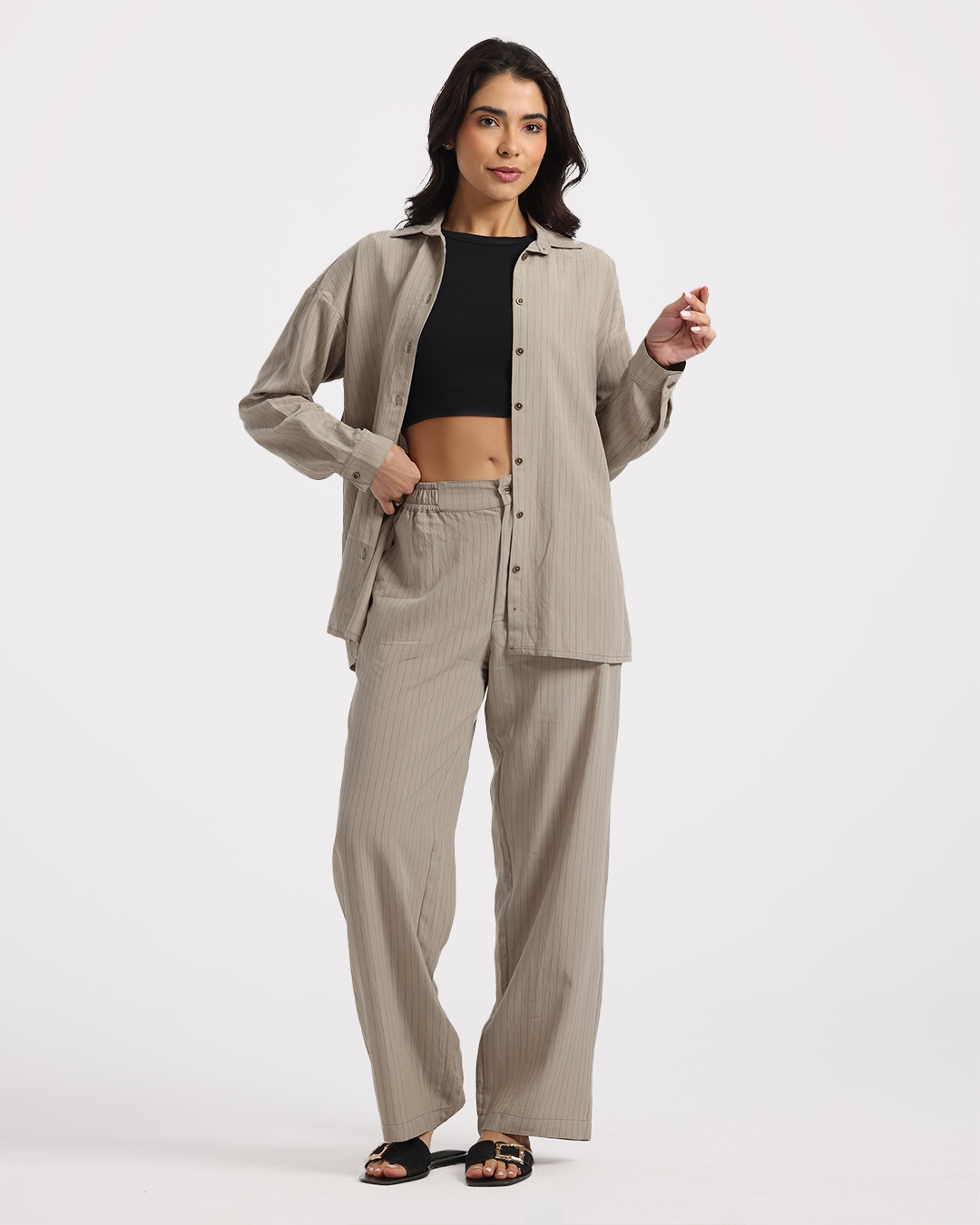 طقم مخطط ناعم بالأسود والزيتوني