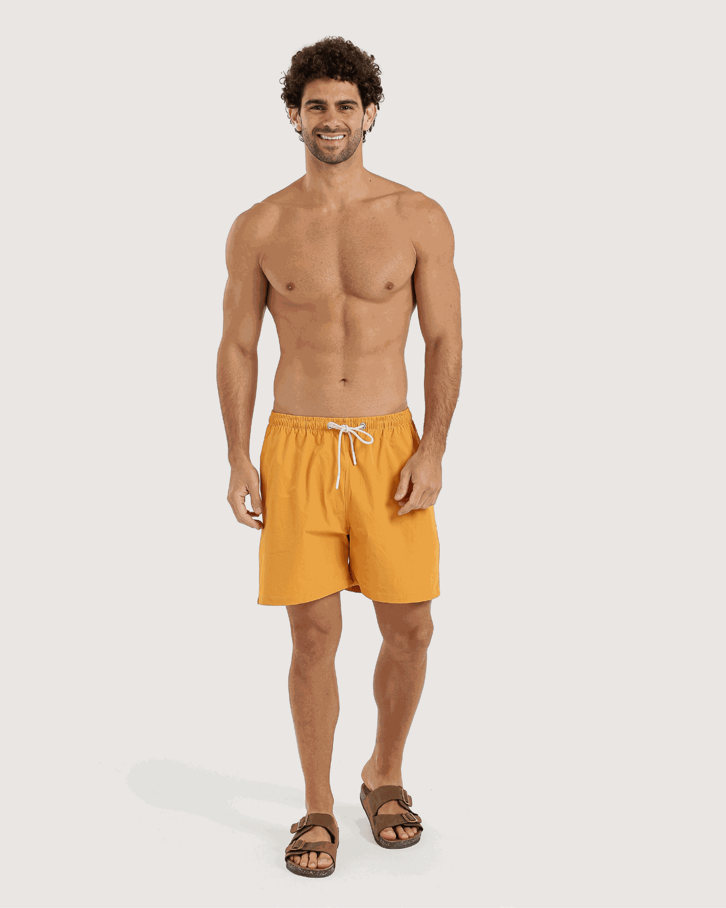 مايوه رجالي بألوان صيفية