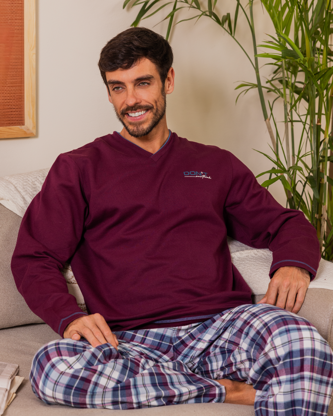 Chest pocket and V-neck check pants Men's pajamas Plain long-sleeved T-shirt with collar