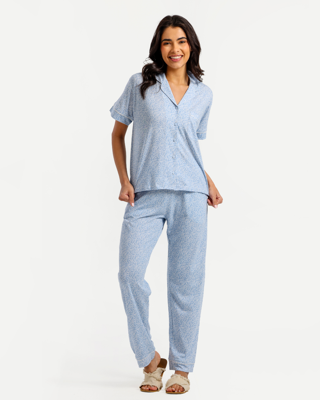 بيجاما حريمى كلاسيك بنقشة خطوط مموجة أنيقة