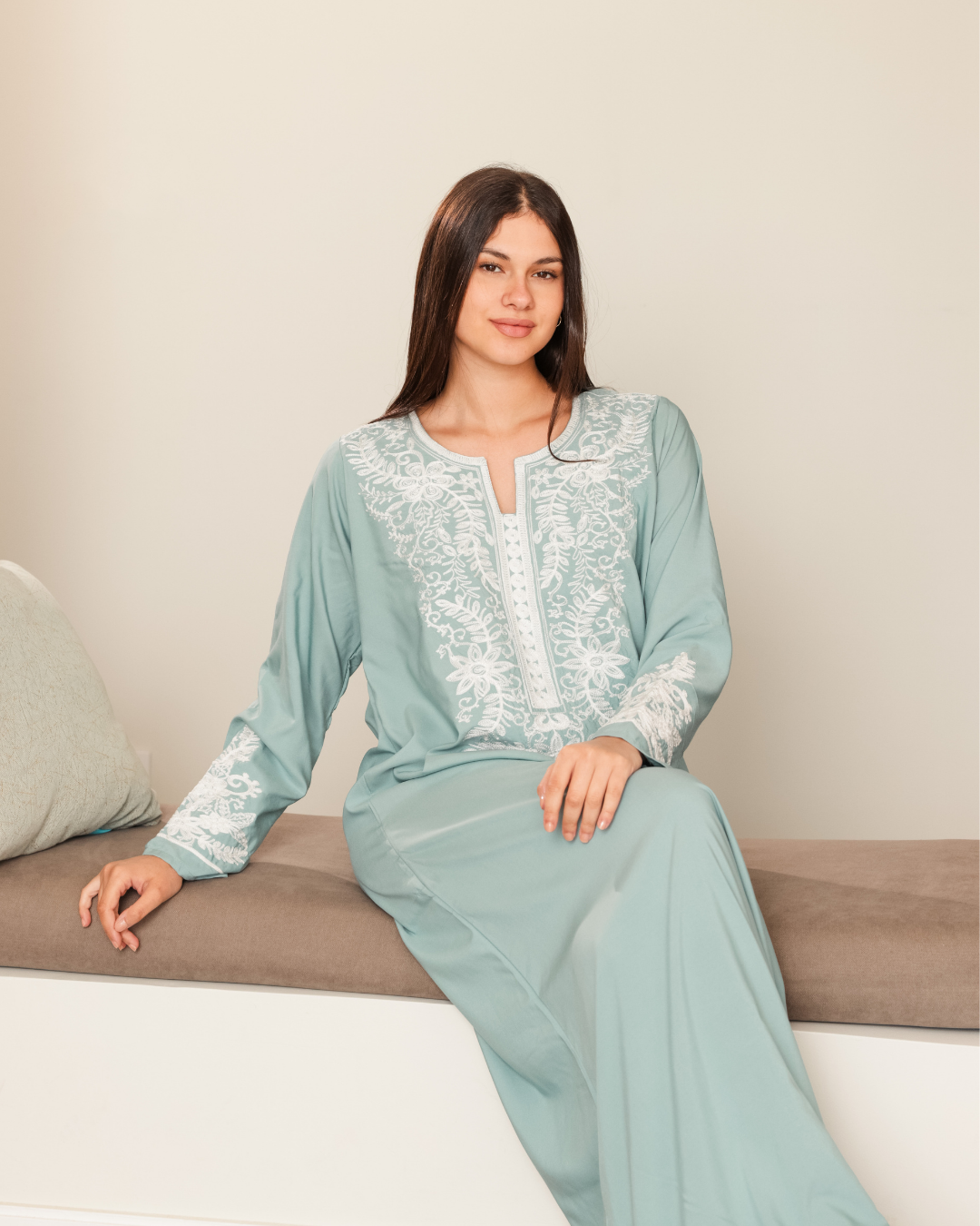 11 قميص داكرون سادة مطرز بكم