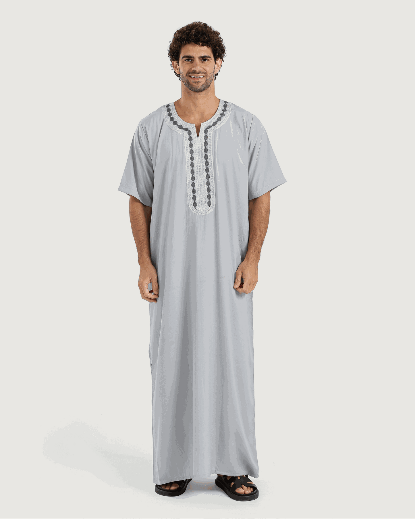 عبايه رجالي نص كم سادة مطرزة 02