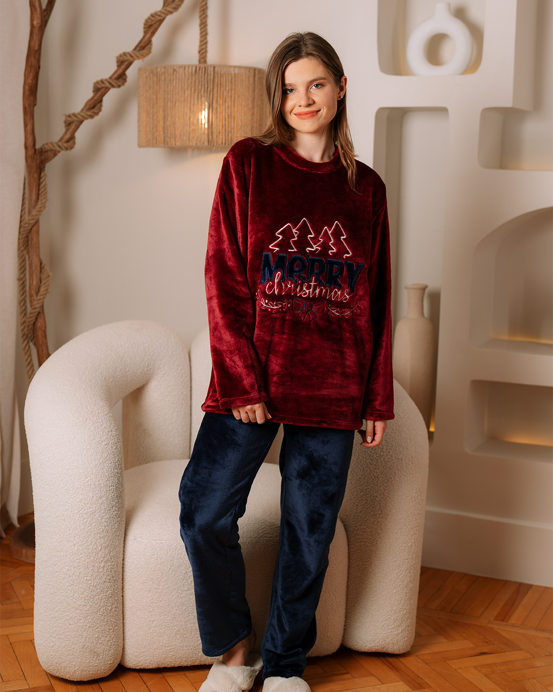 بيجامة حريمي دوران تطريز علي الصدر شجره كريسماس بولار