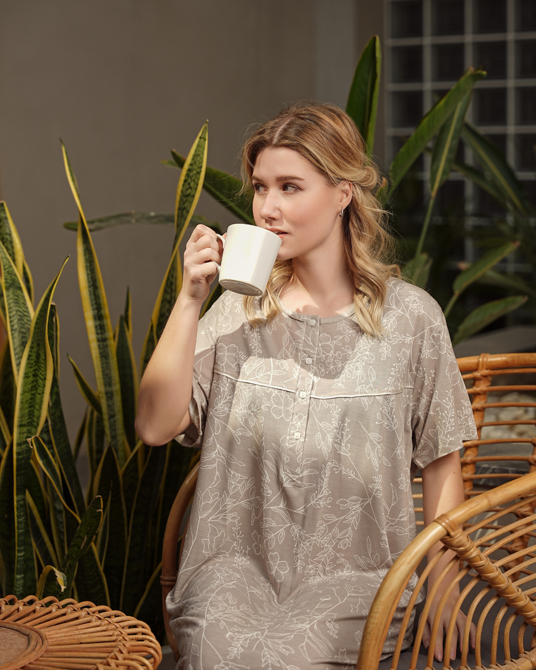 قميص حريمي نص كم سفرة ليزرية روتاري الفروع فسكوز