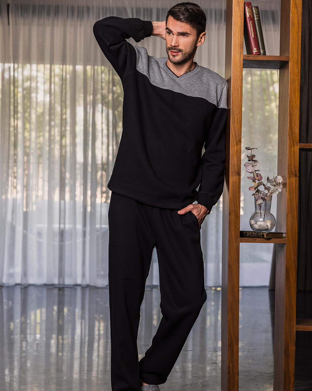 V Neck Pajamaبيجاما رجالي ميلتون سادة