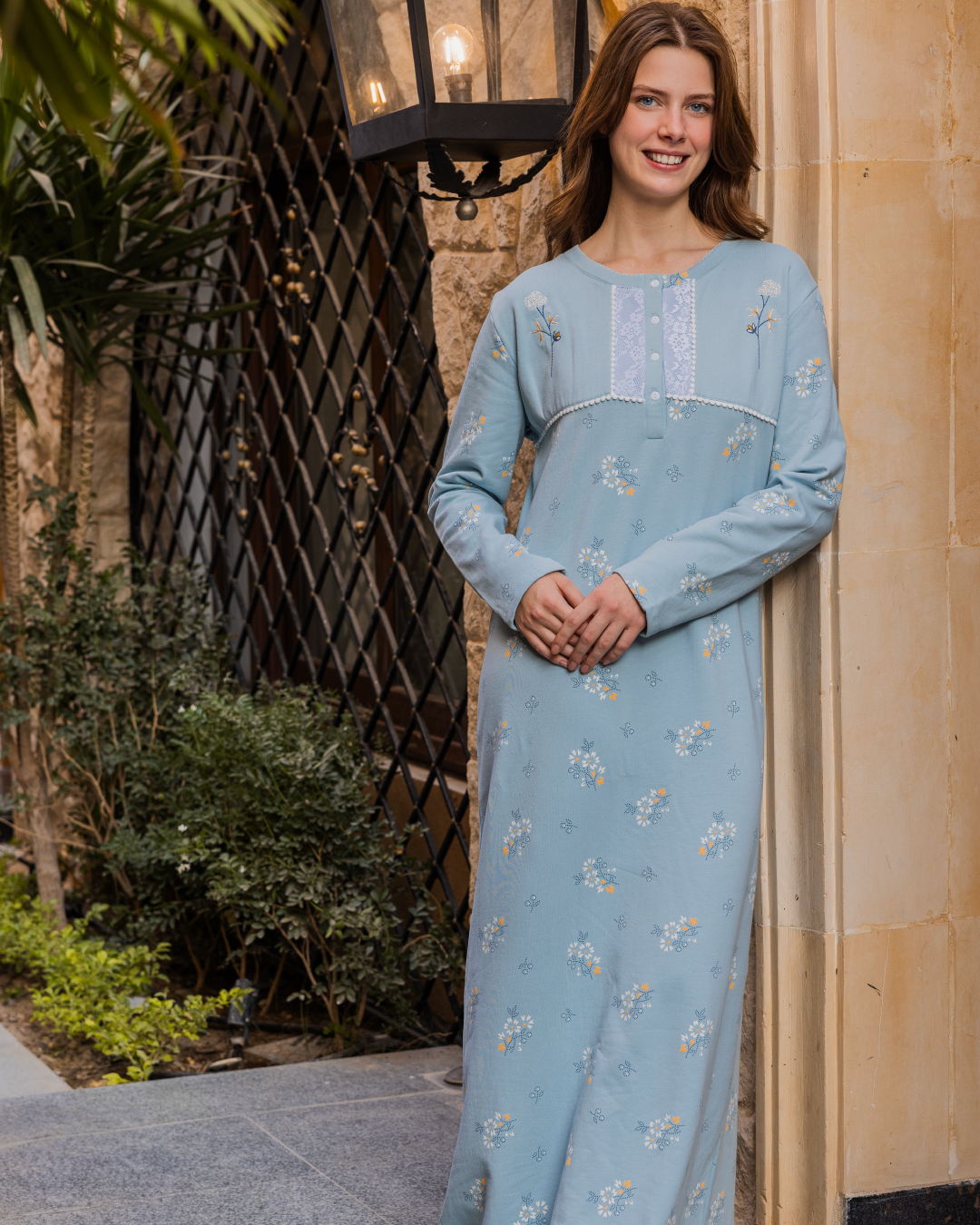 قميص حريمي طويل طباعة ورد ودانتيل