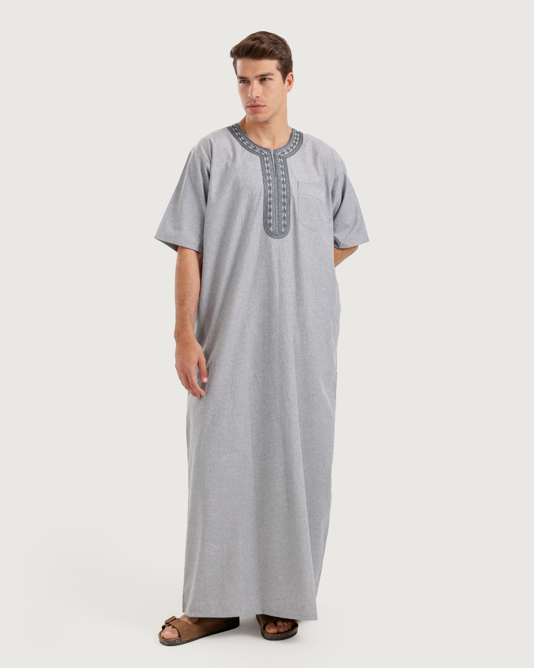 عباية رجالي نص كم سادة مطرزة