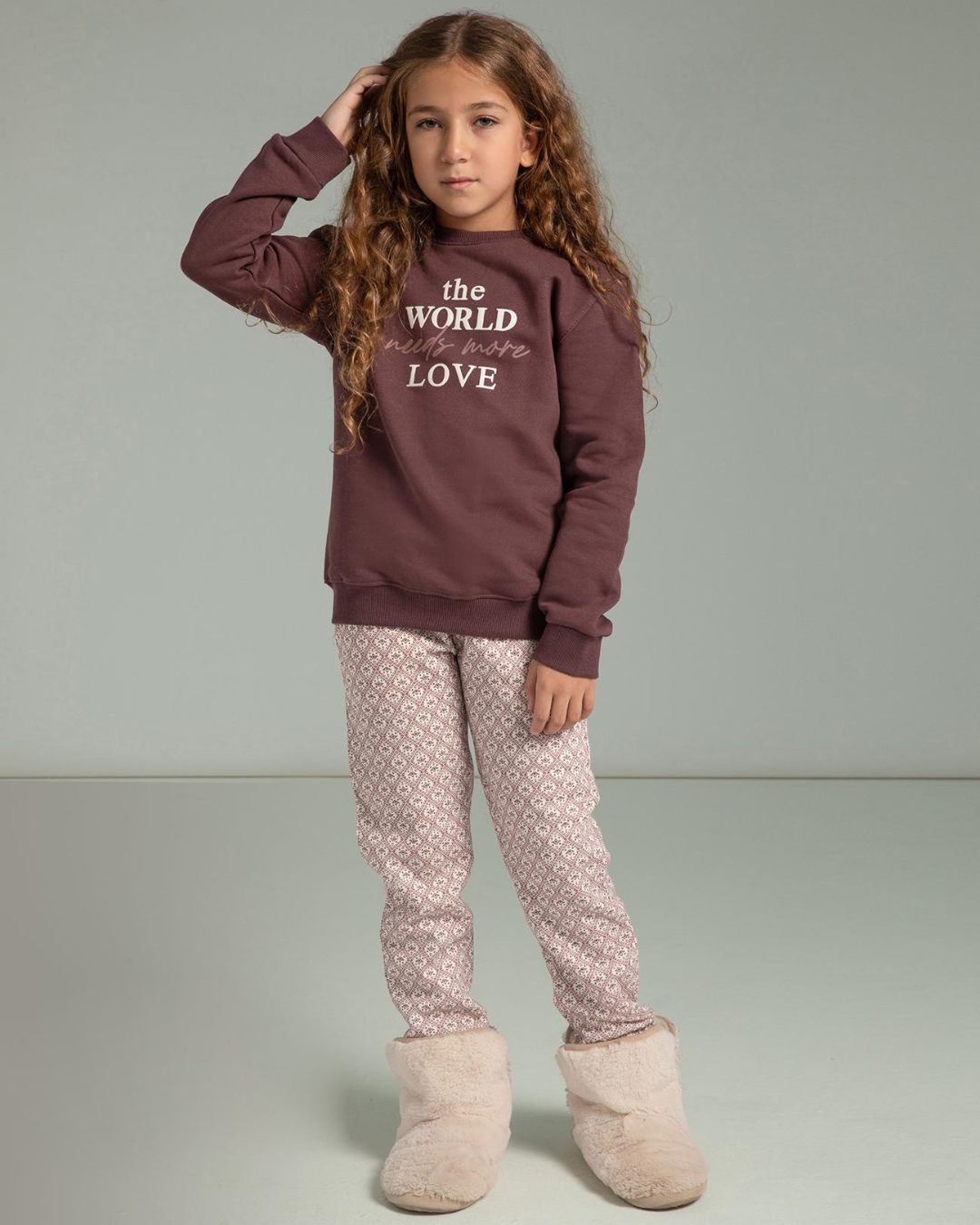 the worled need more love بيجامه بناتي