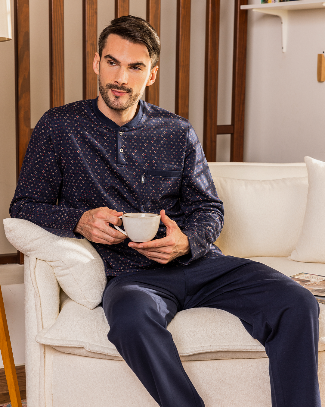 Plain men's pajamas, long-sleeved dyed-printed jacket with a round neck and buttoned collar