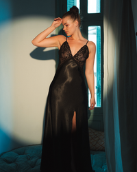 قميص  ساتان طويل بدانتل