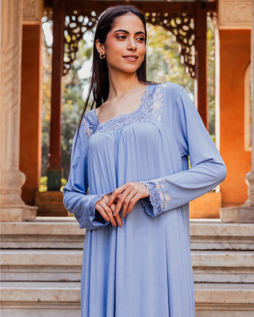 قميص حريمي كم سادة سفرة مربعة دانتيل تطريز وكشكشة