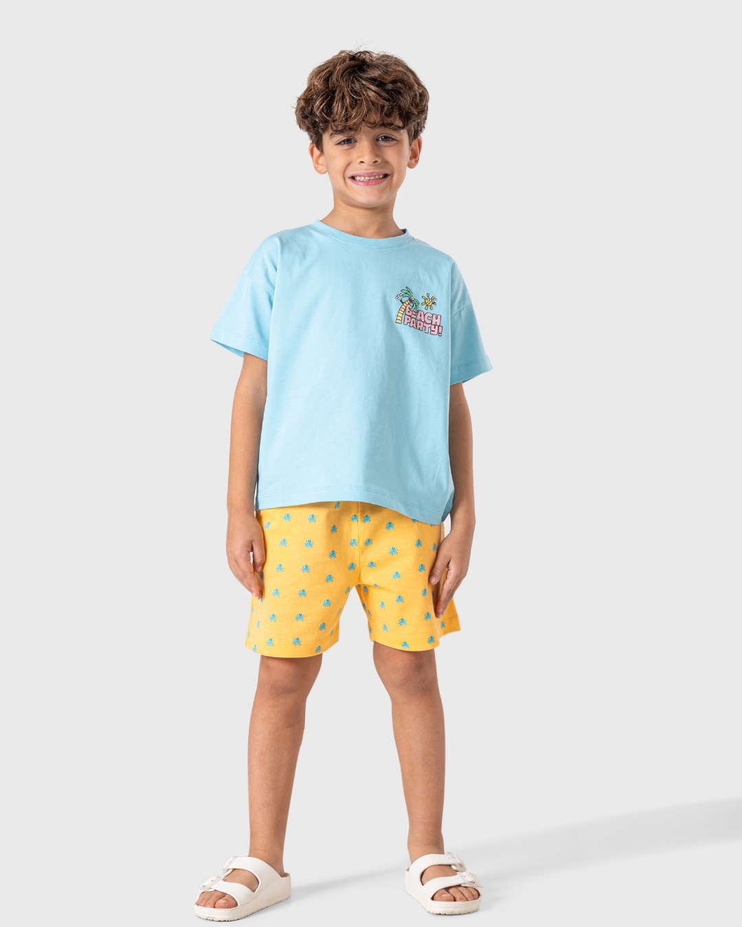 بيجاما أولادي بطبعة شاطئية مرحة ومريحة