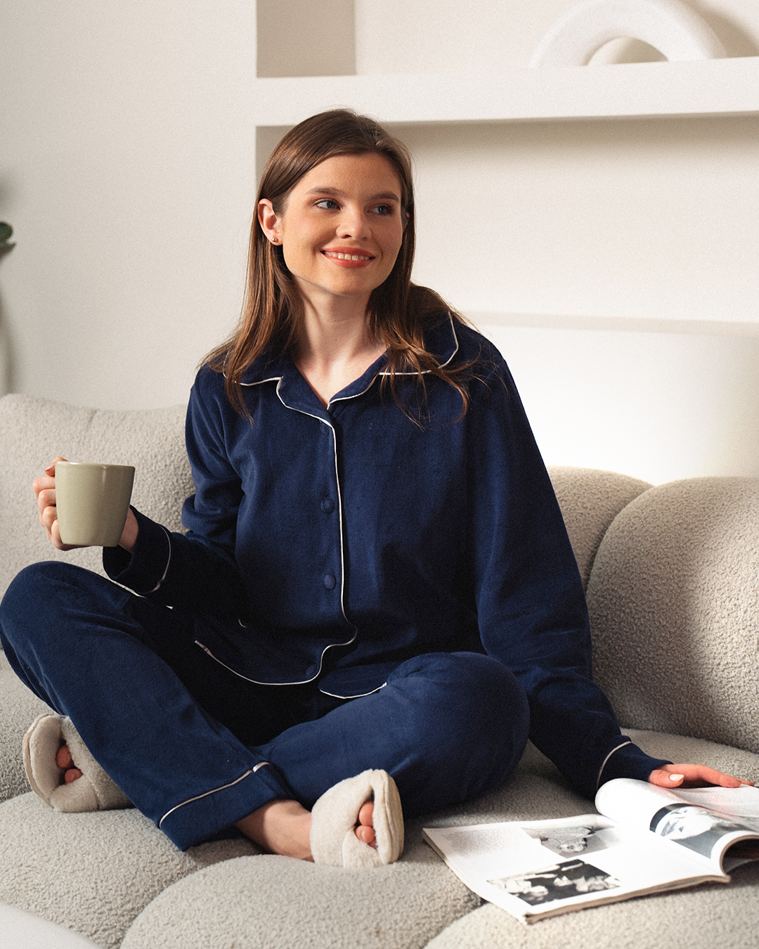 Classic women's pajamas with open buttons and collar, embroidered on the pocket, velvet