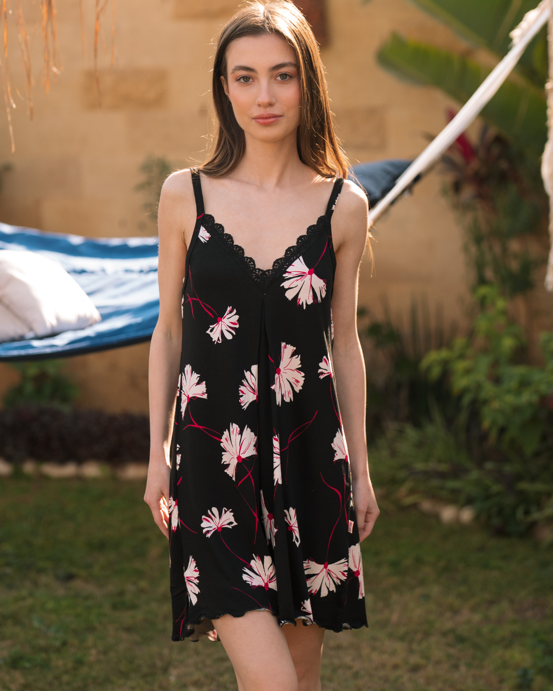 v قميص حماله ورد