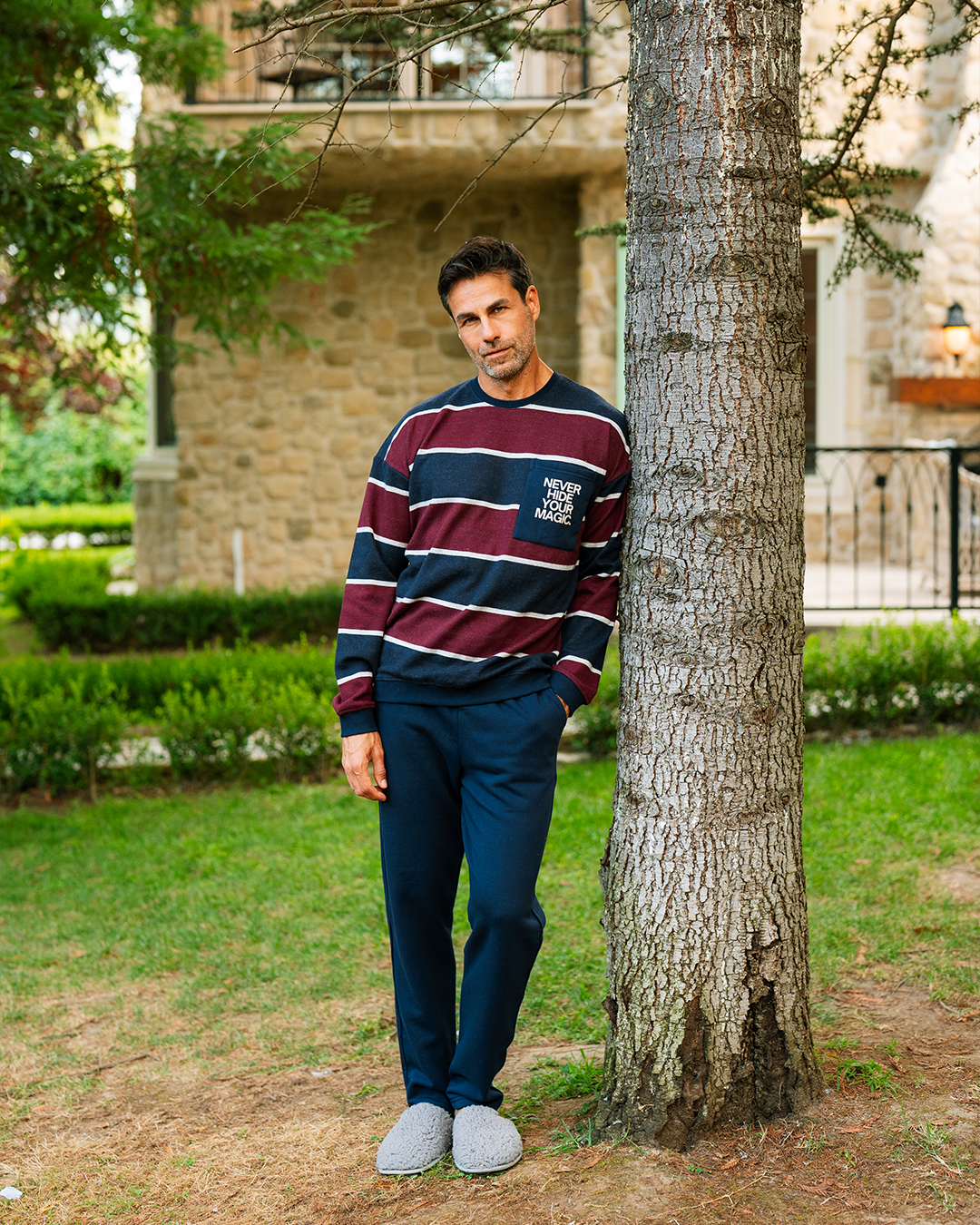 بيجاما توب مقلم و بنطلون بقصه مستقيمه