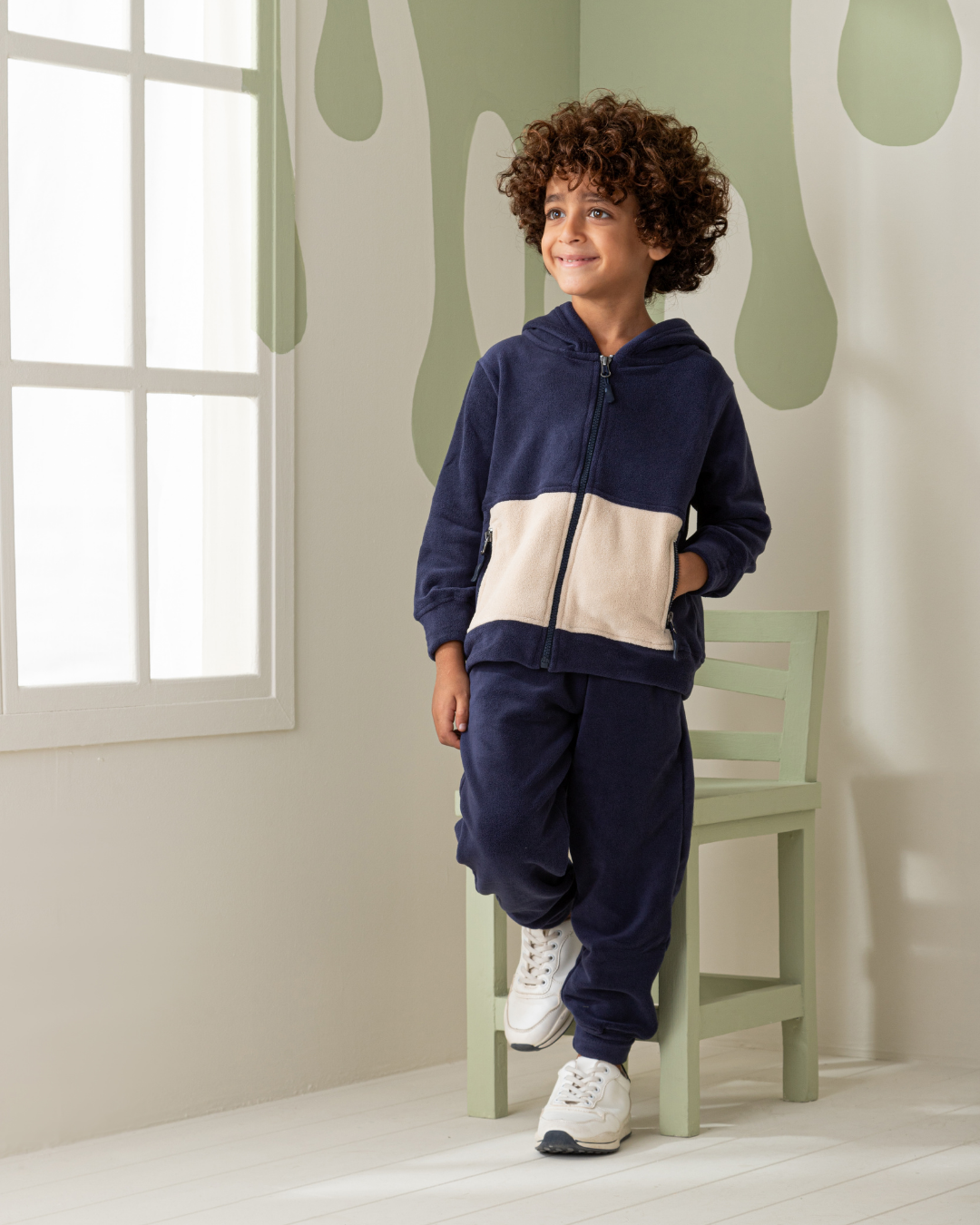 Neon Fleece بيجاما اولادي بسوستة وكابيشون بولار فلييس