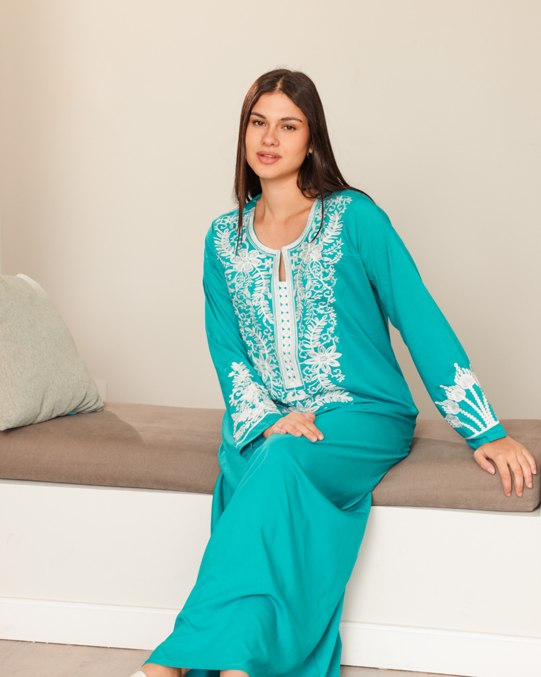 11 قميص داكرون سادة مطرز بكم