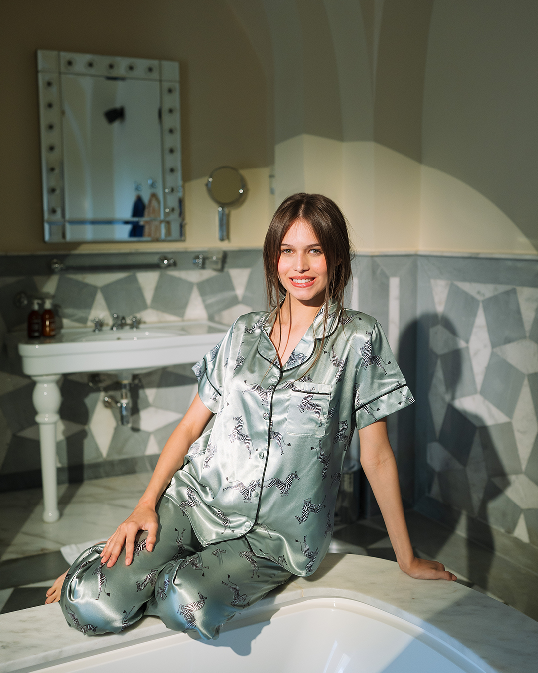 بيجاما بنطلون ساتان مطبوع بزراير