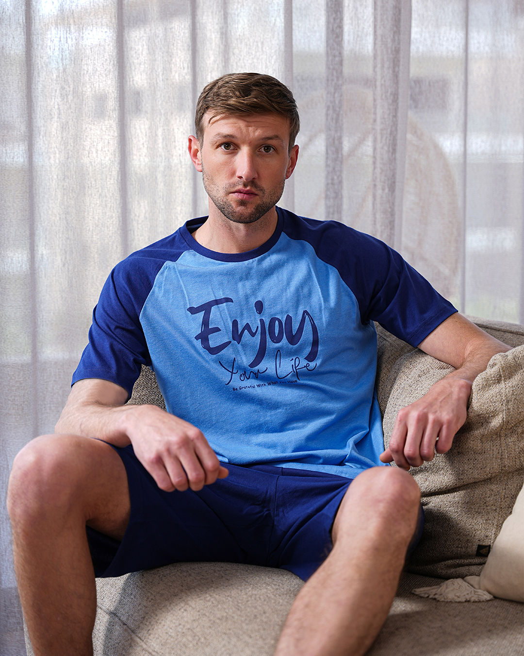 بيجامه رجالي سادة تيشرت طابعة علي الصدر نص كم وشورت