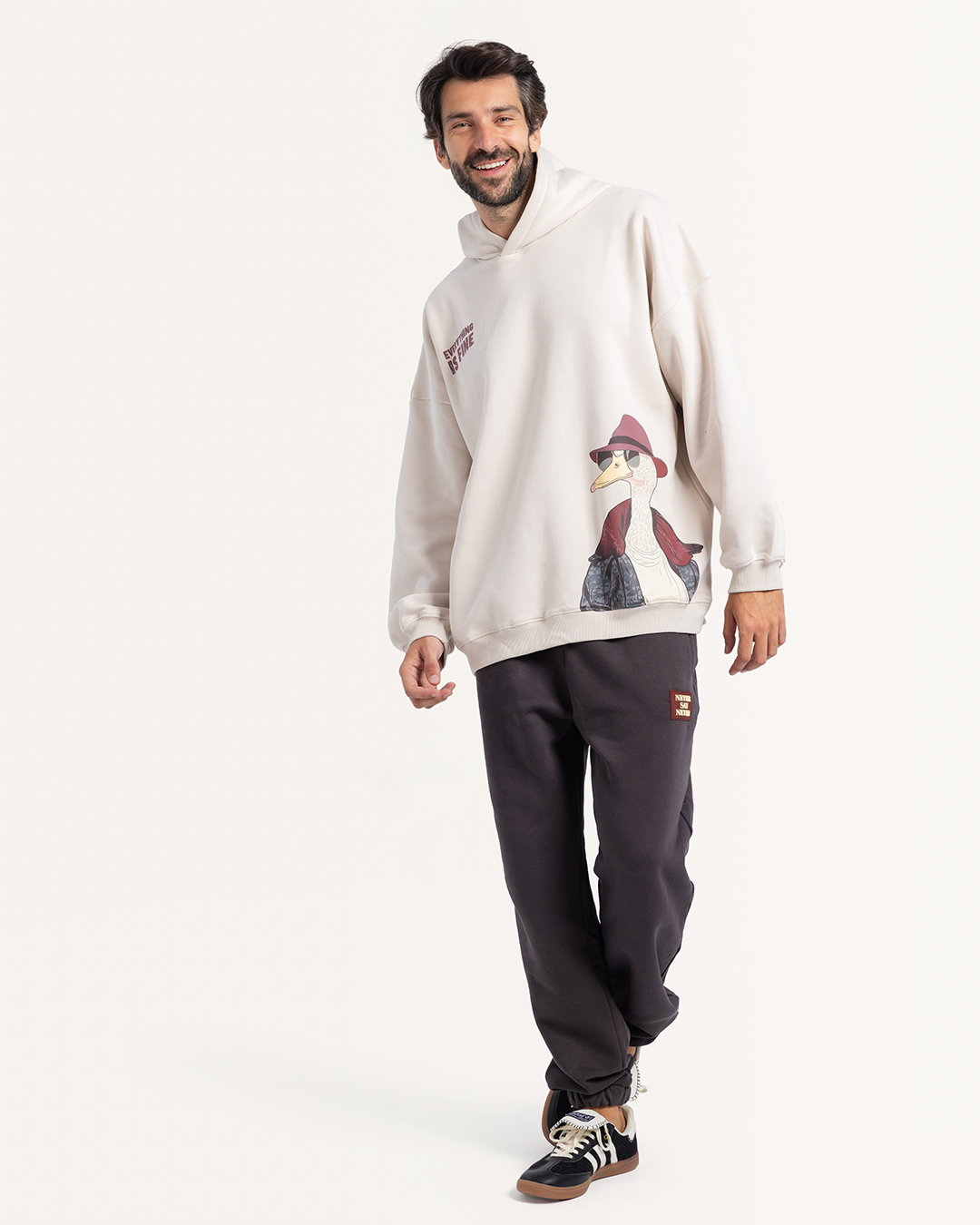 طقم  سويت شيرت بكابيشون و طباعه على الصدر