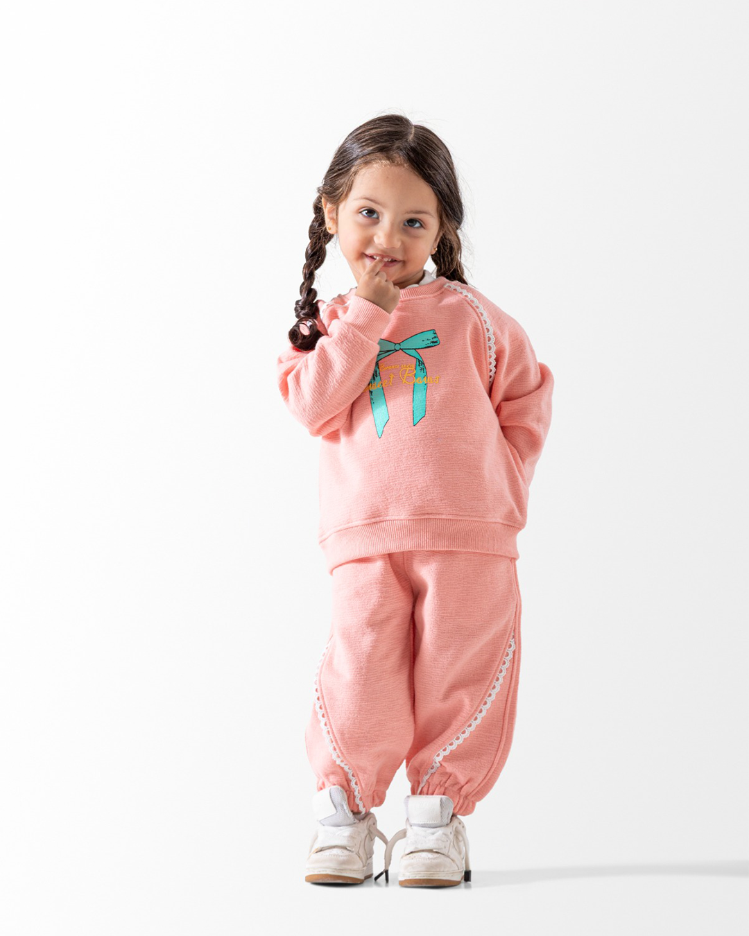 Ensemble baby girl with children