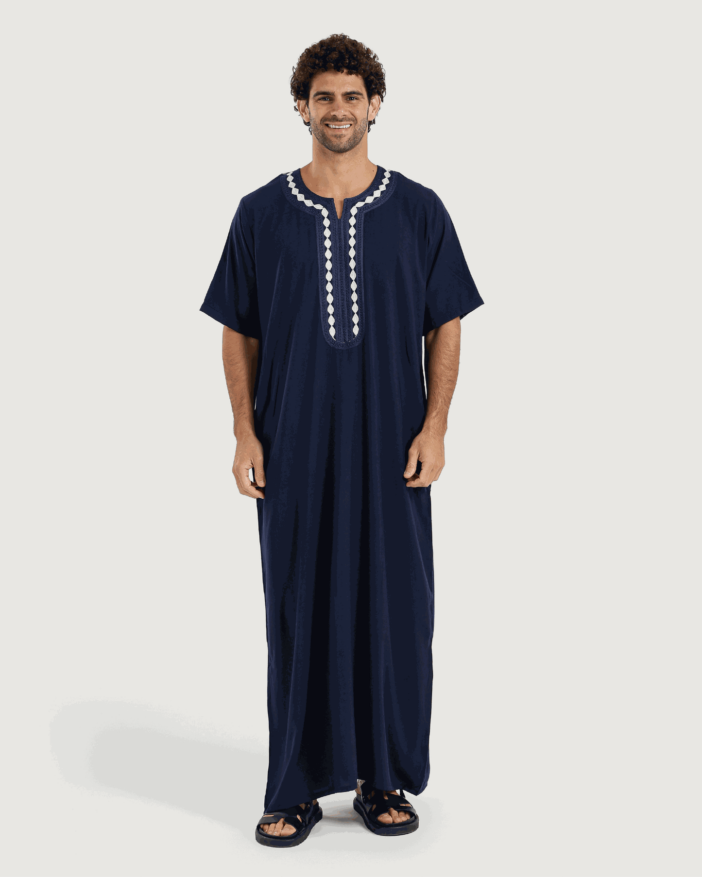 عبايه رجالي نص كم سادة مطرزة 02