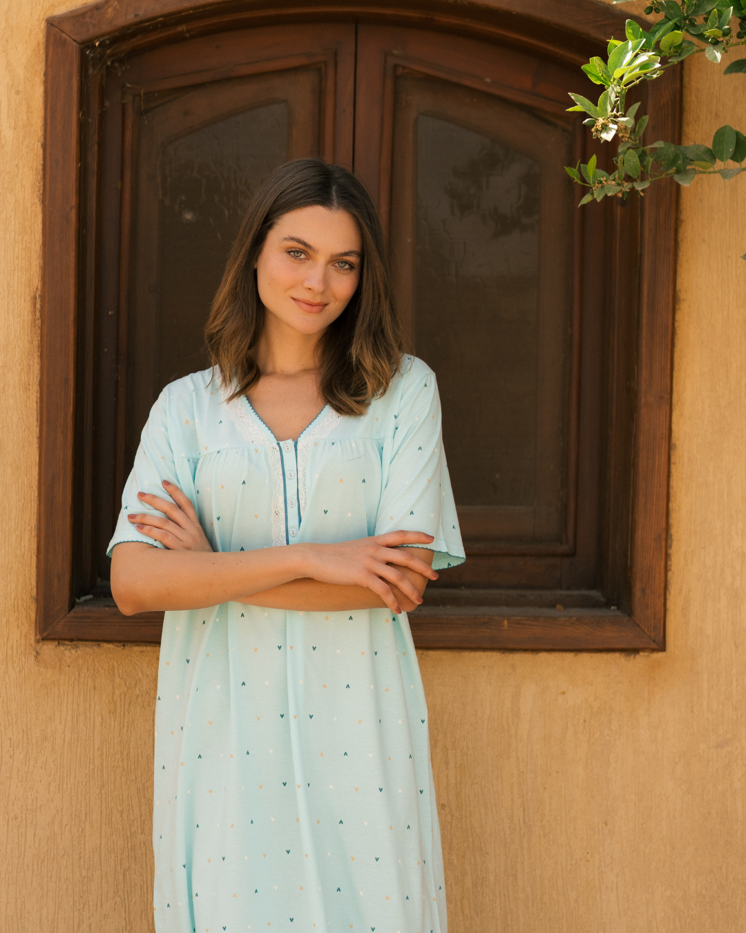 Women's long, half-sleeved shirt printed with heart buttons