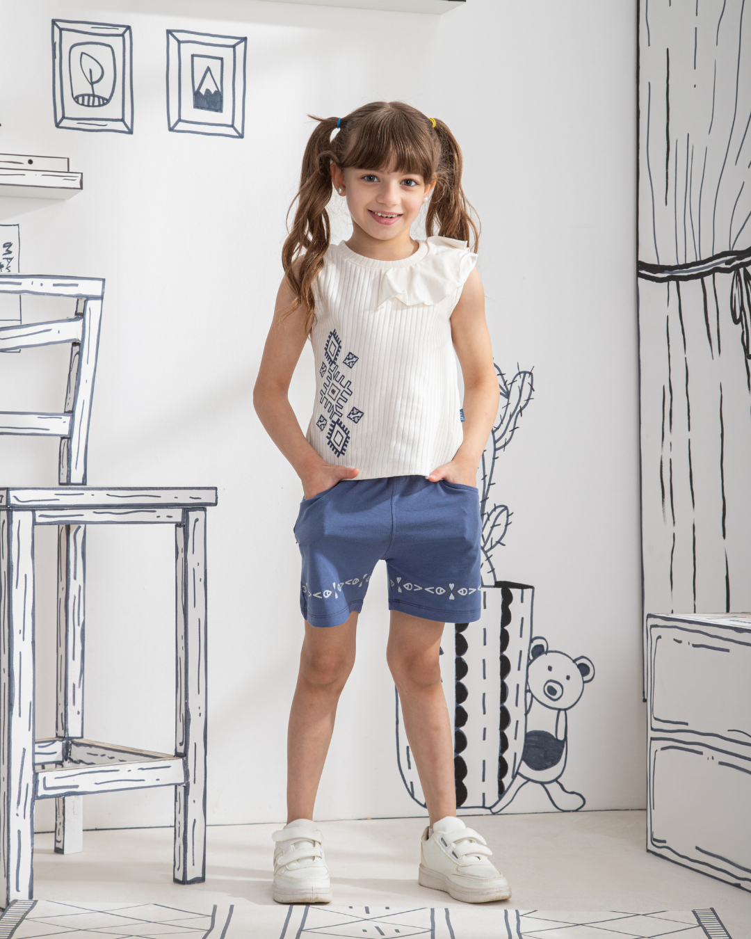 Vintage Art Girls' pajamas with a printed t-shirt and shorts