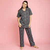 Buttoned pajamas, half sleeves, wooded