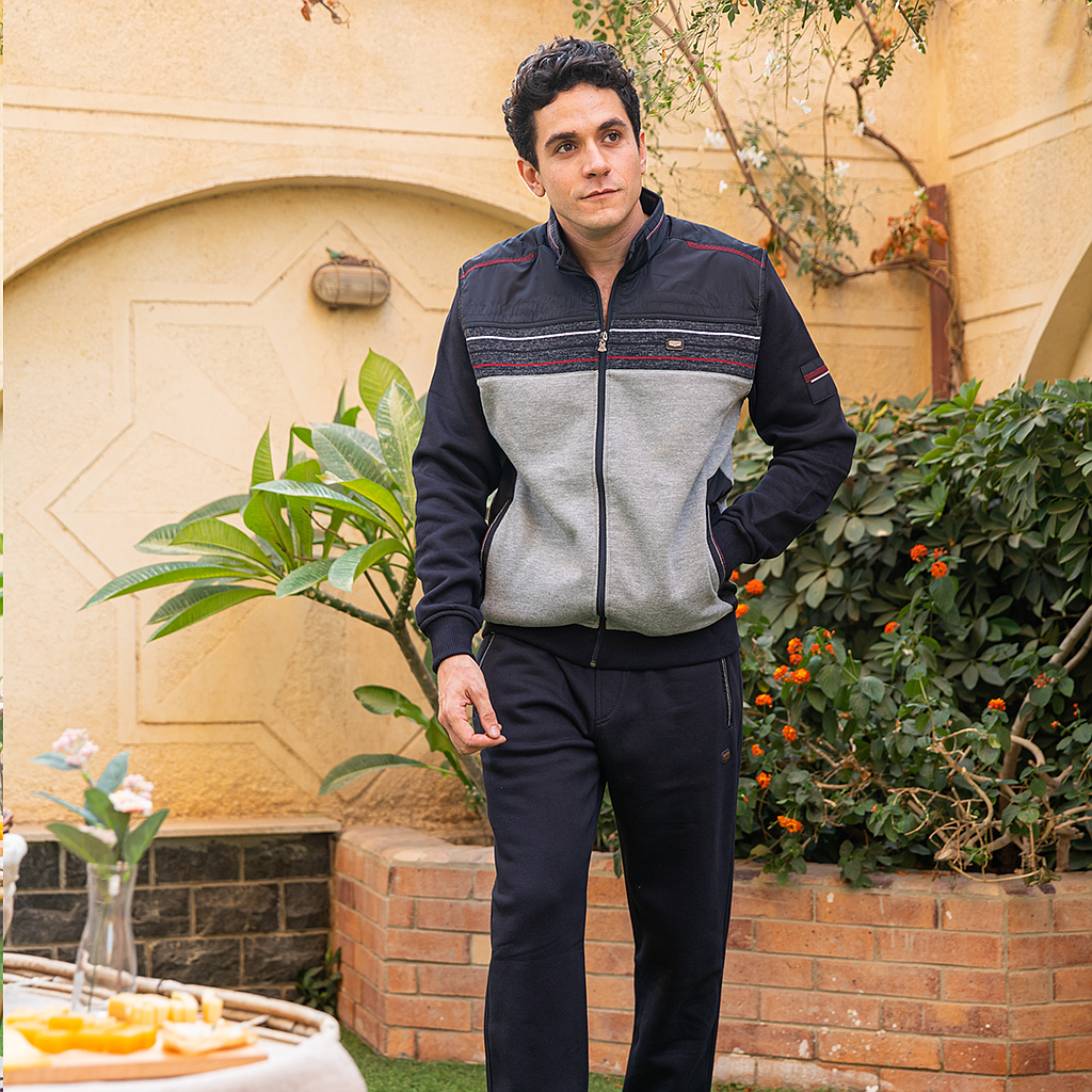 Plain zippered tring