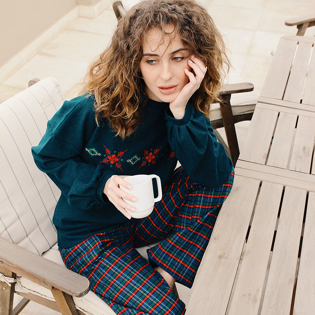 بيجاما راوند مطرزه علي الصدر بنطلون كاروه