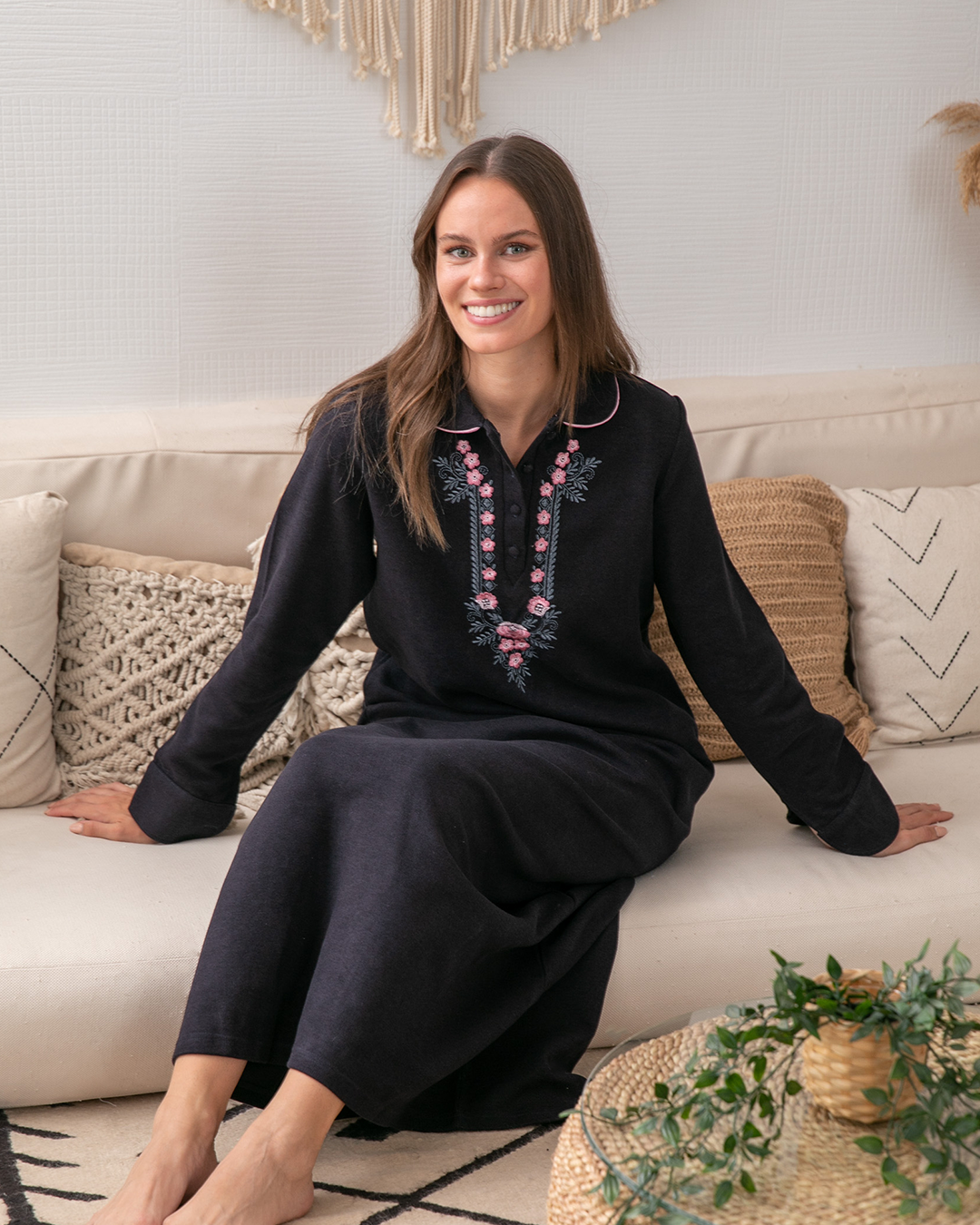 Women's cashmere collar and embroidered shirt