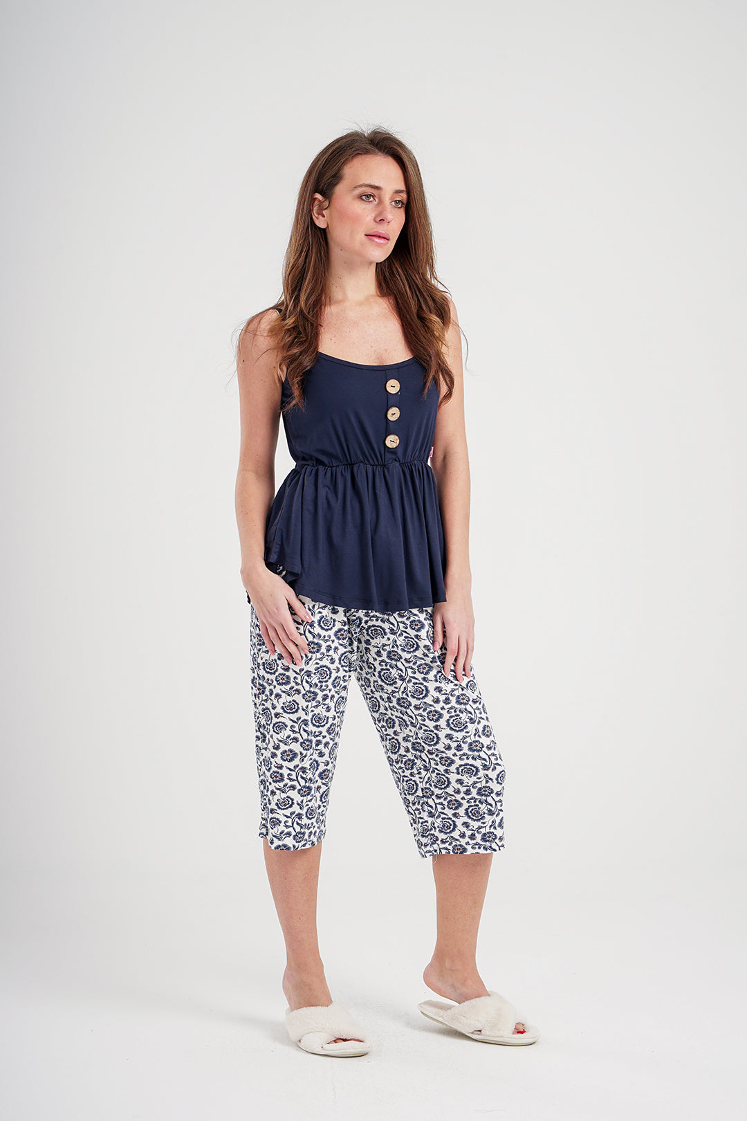 Women's pajamas with printed pentacore buttons