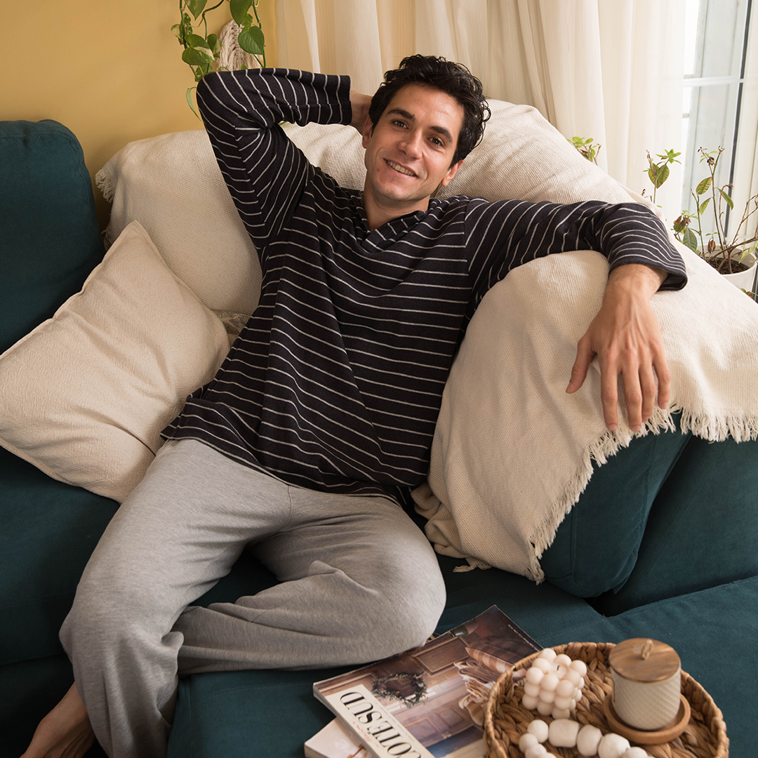 Black striped men's pajamas 