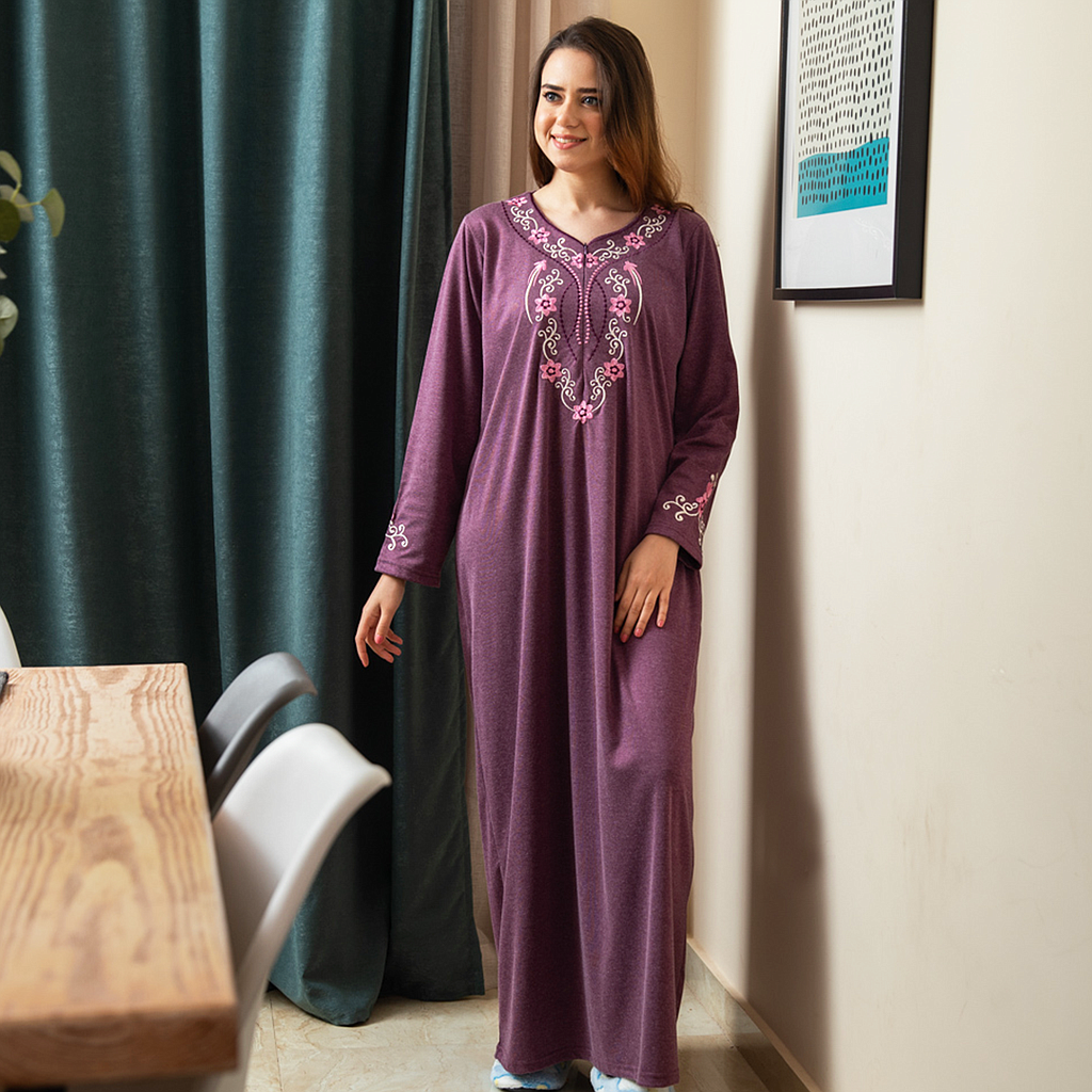 Embroidery nightshirt on the chest