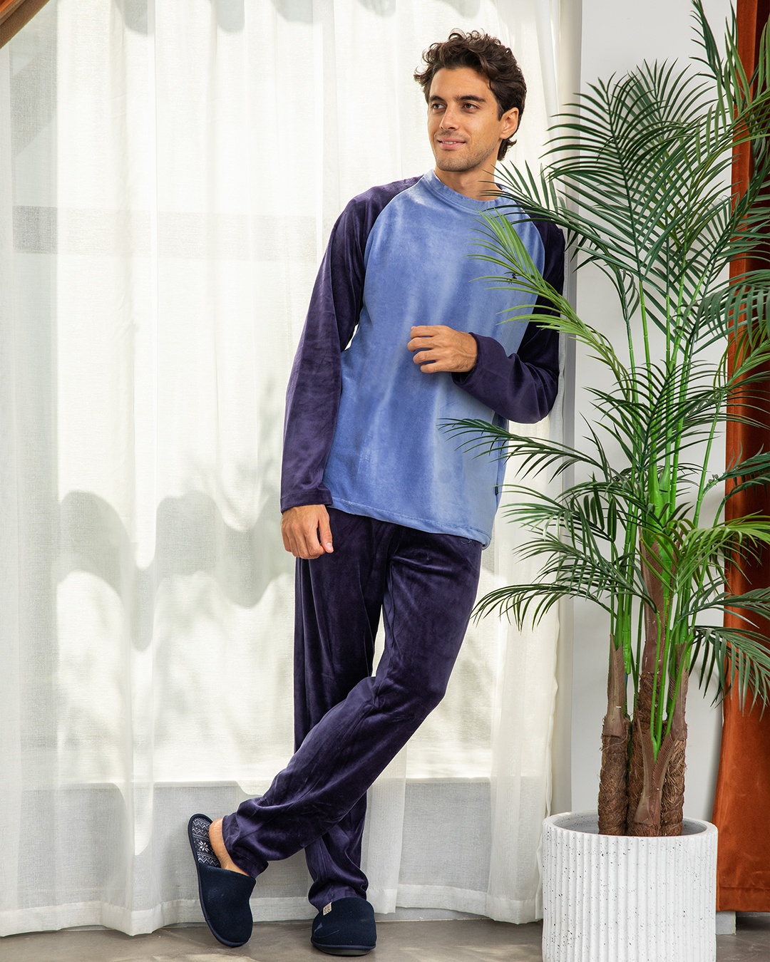 Plush men's pajama embroidered with a horse