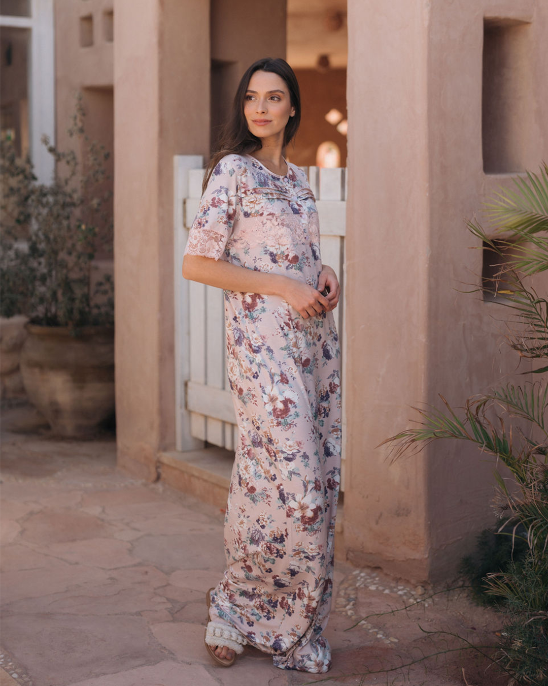 جلابيه حريمي نص كم سفره دانتيل مشجره ورده