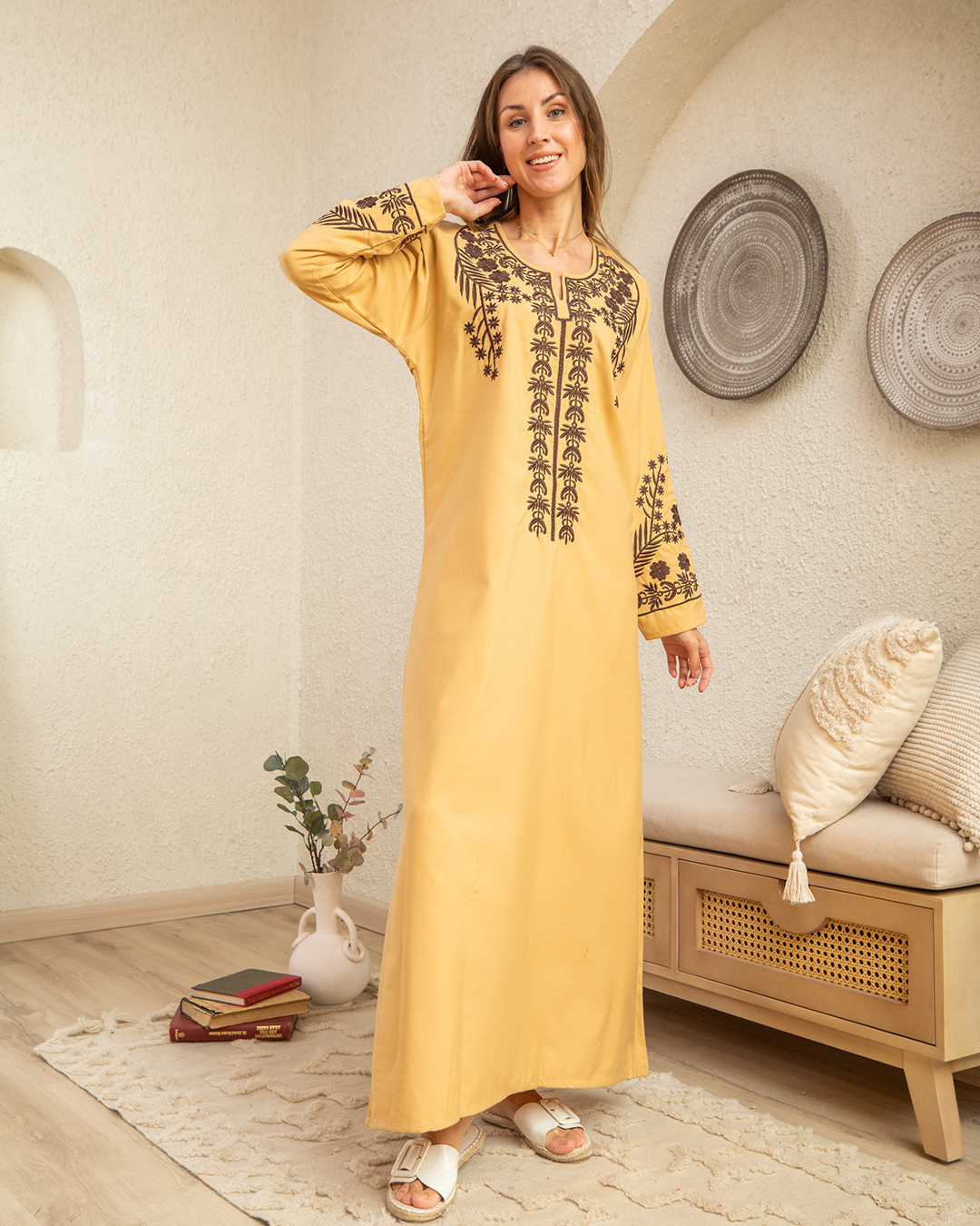 قميص كتان ساده مطرز