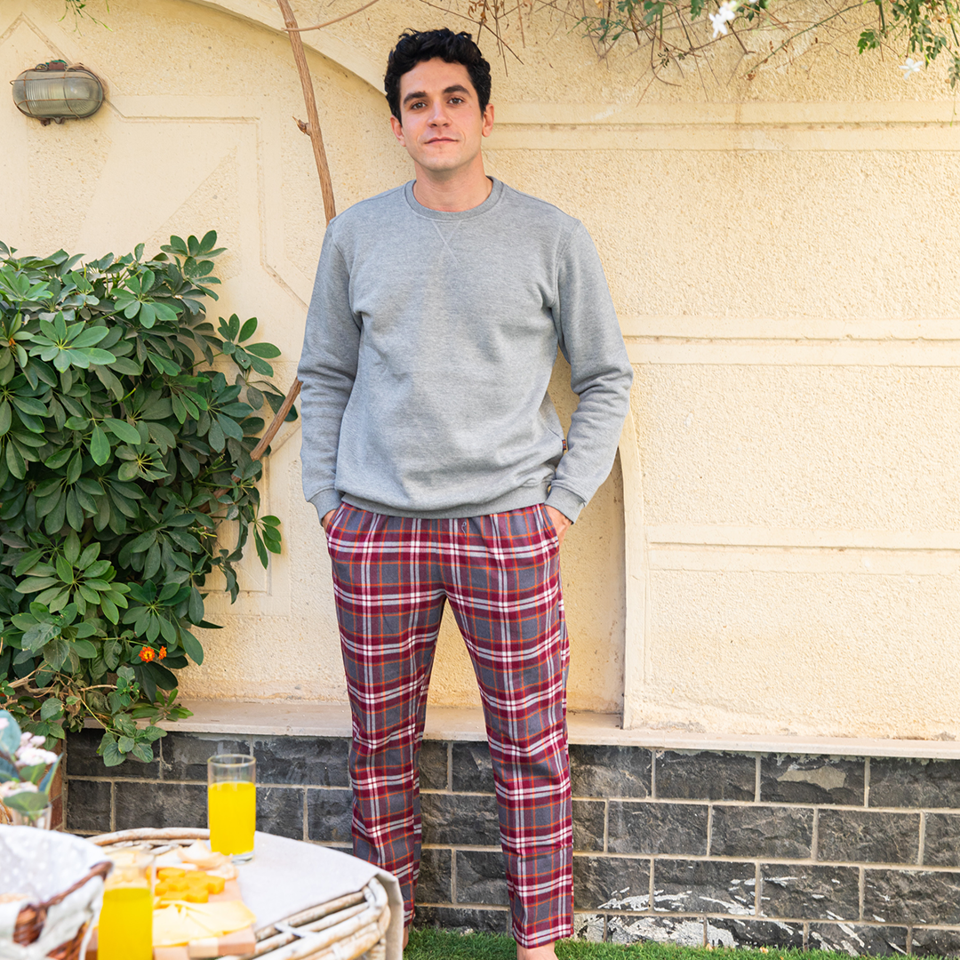 Plain men's pajamas with check pants 