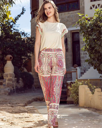 Plain women's pajamas with printed shapes