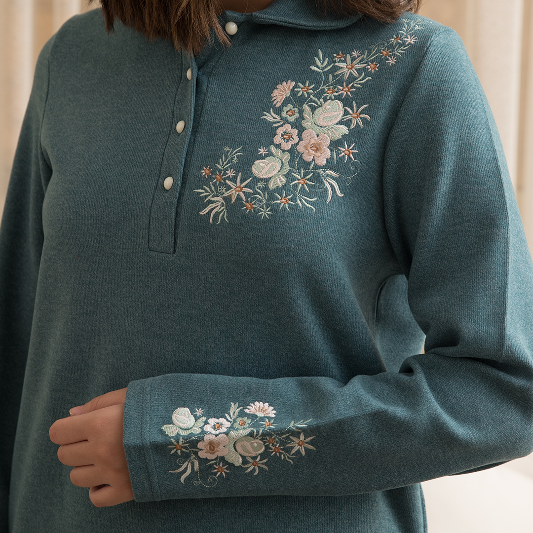 عبايه كشمير كوله مطرزه ورد ع الصدر و الكم